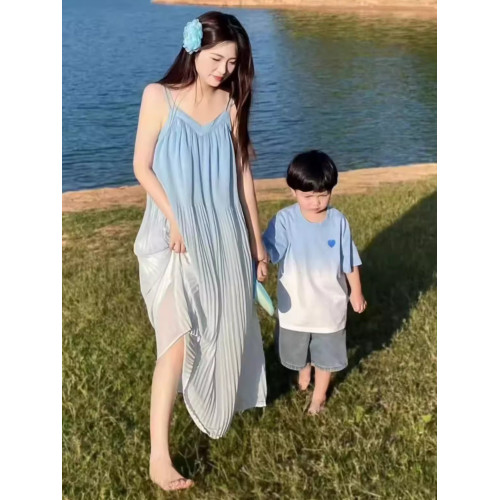 一家三口親子裝小月齡2025新款高級超火的母女裝夏海邊度假沙灘裙 一家三口親子裝小月齡2025新款高級超火的母女裝夏海邊度假沙灘裙