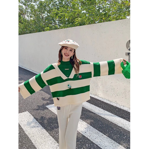 LaFreedom 官方授權 甜美聖誕綠白條紋別針露肩百搭針織上衣女