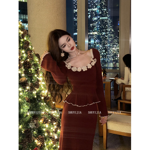 SYJ/舒衣家 微胖mm復古聖誕紅色方領針織上衣女辣妹包臀半裙套裝