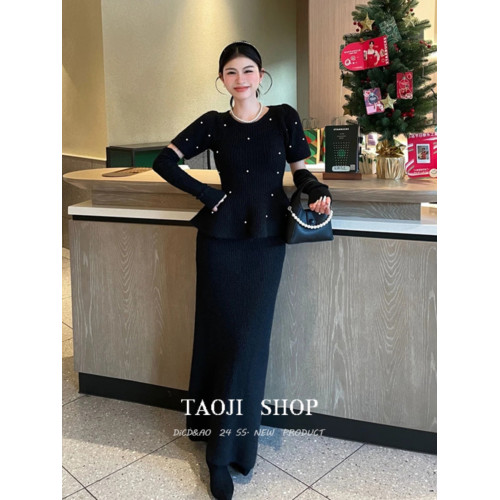 聖誕紅色針織套裝女冬季設計感釘珠袖套圓領套頭毛衣半身裙三件套 聖誕紅色針織套裝女冬季設計感釘珠袖套圓領套頭毛衣半身裙三件套