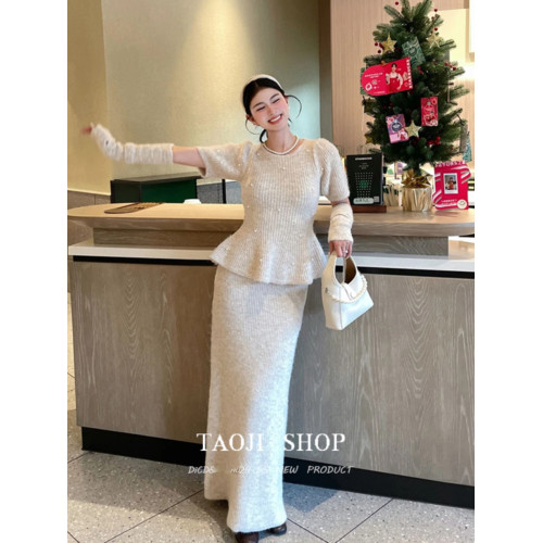 聖誕紅色針織套裝女冬季設計感釘珠袖套圓領套頭毛衣半身裙三件套 聖誕紅色針織套裝女冬季設計感釘珠袖套圓領套頭毛衣半身裙三件套