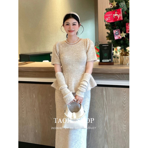 聖誕紅色針織套裝女冬季設計感釘珠袖套圓領套頭毛衣半身裙三件套 聖誕紅色針織套裝女冬季設計感釘珠袖套圓領套頭毛衣半身裙三件套