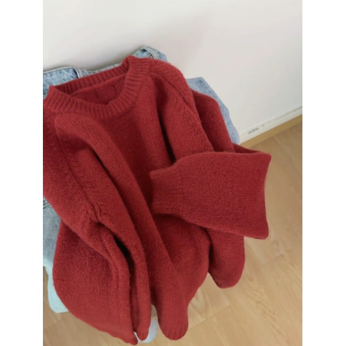 復古高級感聖誕紅色浣熊絨套頭毛衣女秋冬季慵懶風加厚新年針織衫 復古高級感聖誕紅色浣熊絨套頭毛衣女秋冬季慵懶風加厚新年針織衫