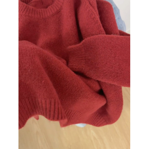 復古高級感聖誕紅色浣熊絨套頭毛衣女秋冬季慵懶風加厚新年針織衫 復古高級感聖誕紅色浣熊絨套頭毛衣女秋冬季慵懶風加厚新年針織衫