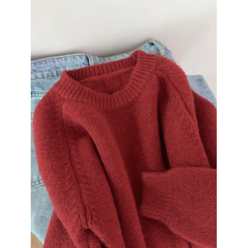 復古高級感聖誕紅色浣熊絨套頭毛衣女秋冬季慵懶風加厚新年針織衫 復古高級感聖誕紅色浣熊絨套頭毛衣女秋冬季慵懶風加厚新年針織衫