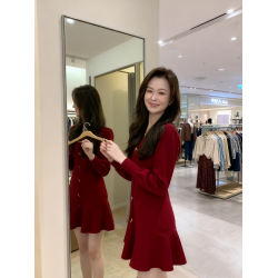 紅色V領針織連衣裙秋冬配靴子可外穿長袖小紅裙直筒荷葉邊毛衣裙