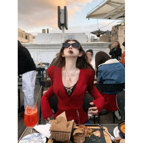 純欲性感聖誕紅色V領針織衫上衣女設計感修身打底衫內搭套裝秋冬
