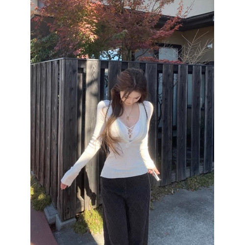 純欲性感聖誕紅色V領針織衫上衣女設計感修身打底衫內搭套裝秋冬