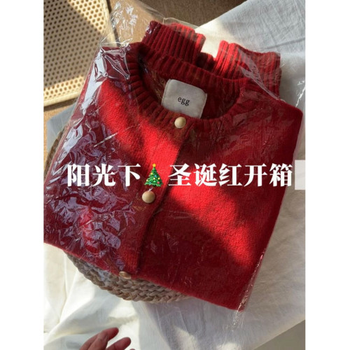 專櫃奢侈品牌撿漏女裝紅色圓領金釦毛衣外套秋冬季慵懶風針織開衫 專櫃奢侈品牌撿漏女裝紅色圓領金釦毛衣外套秋冬季慵懶風針織開衫