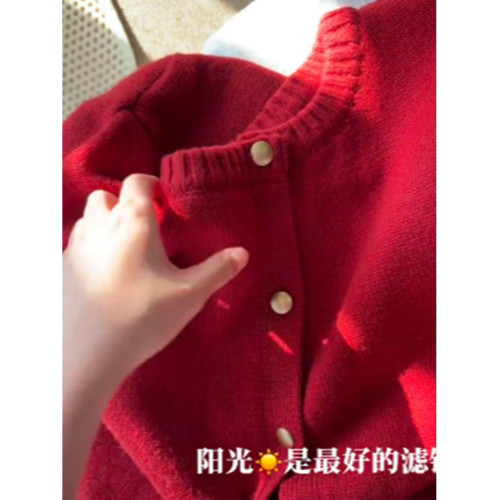 專櫃奢侈品牌撿漏女裝紅色圓領金釦毛衣外套秋冬季慵懶風針織開衫 專櫃奢侈品牌撿漏女裝紅色圓領金釦毛衣外套秋冬季慵懶風針織開衫