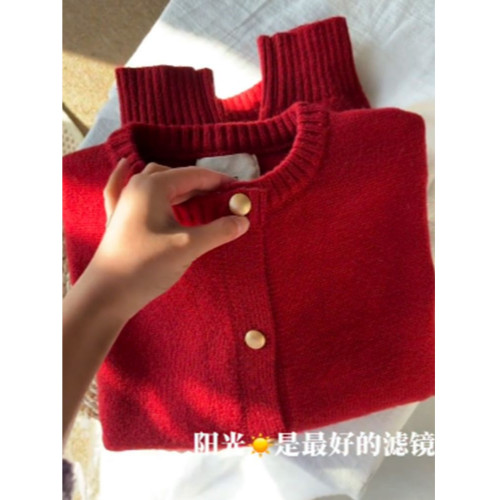 專櫃奢侈品牌撿漏女裝紅色圓領金釦毛衣外套秋冬季慵懶風針織開衫 專櫃奢侈品牌撿漏女裝紅色圓領金釦毛衣外套秋冬季慵懶風針織開衫