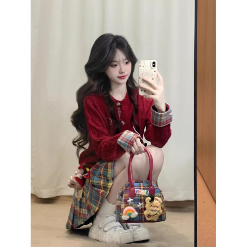 格紋拼接聖誕紅色毛衣女秋冬新款慵懶學院風休閒絞花開衫外套上衣 格紋拼接聖誕紅色毛衣女秋冬新款慵懶學院風休閒絞花開衫外套上衣