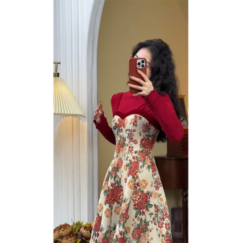 氣質高級感吊帶連衣裙2025秋冬新款冬季碎花裙子聖誕紅色長裙女裝