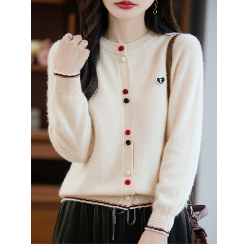 洋氣短款綉花羊毛衫女秋冬新款純羊毛彩色釦子針織開衫聖誕紅外套 洋氣短款綉花羊毛衫女秋冬新款純羊毛彩色釦子針織開衫聖誕紅外套