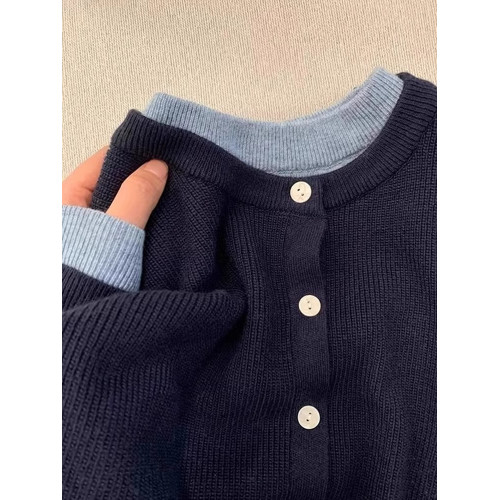 新年紅色高級感假兩件聖誕紅針織衫女秋冬慵懶風圓領打底內搭毛衣