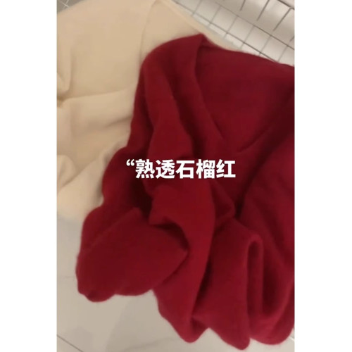 新年聖誕紅色浣熊絨v領毛衣女秋冬軟糯慵懶風針織衫寬松內搭上衣