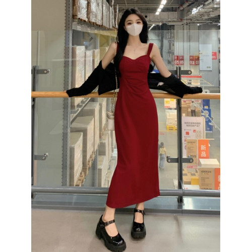 聖誕紅色吊帶連衣裙2025秋季大碼胖mm顯瘦高級感收腰長裙外搭套裝