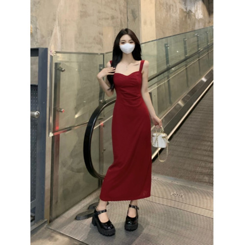聖誕紅色吊帶連衣裙2025秋季大碼胖mm顯瘦高級感收腰長裙外搭套裝