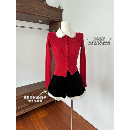 玖月伍 Christmas戀人 聖誕紅波點蕾絲翻領修身針織開衫上衣 玖月伍 Christmas戀人 聖誕紅波點蕾絲翻領修身針織開衫上衣