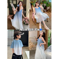 法式親子裝漸變母女2025新款夏天海邊度假一家三口母子T恤吊帶裙