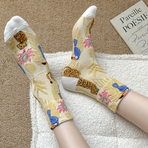 日系金錢豹動物花朵創意圖案中筒襪子女秋冬復古文藝立體浮雕女襪 日系金錢豹動物花朵創意圖案中筒襪子女秋冬復古文藝立體浮雕女襪