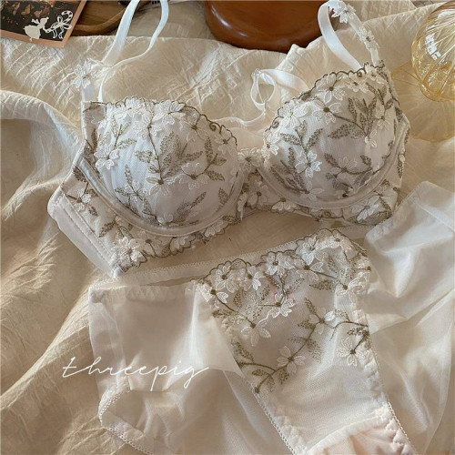 日系性感少女感刺綉花朵內衣女聚攏小胸上托調整型軟鋼圈文胸套裝 日系性感少女感刺綉花朵內衣女聚攏小胸上托調整型軟鋼圈文胸套裝