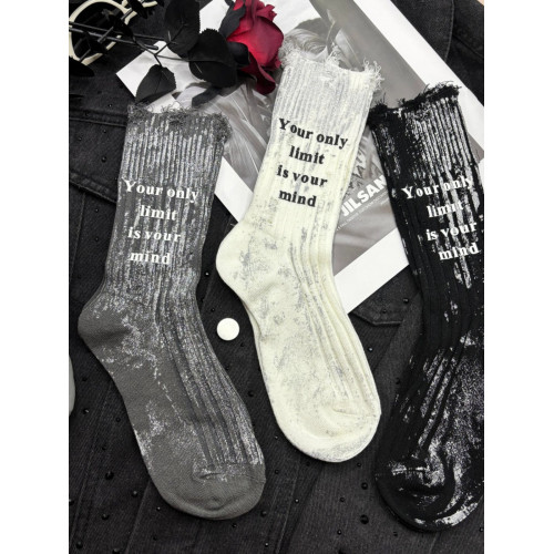 潮流銀色噴漆中筒襪個性洋氣百搭外穿潮襪立體燙母破洞堆堆襪 潮流銀色噴漆中筒襪個性洋氣百搭外穿潮襪立體燙母破洞堆堆襪