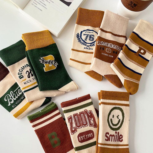 美式網紅襪子女中筒襪春秋ins潮棉襪條紋運動秋冬復古學院風長襪 美式網紅襪子女中筒襪春秋ins潮棉襪條紋運動秋冬復古學院風長襪