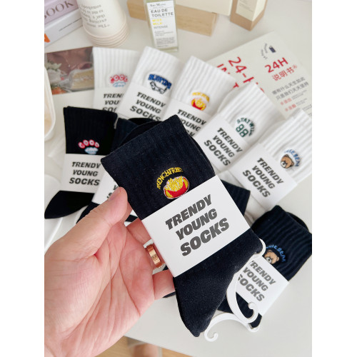 白色運動襪子女純棉中筒襪簡約日系卡通刺綉百搭黑色長襪ins春夏 白色運動襪子女純棉中筒襪簡約日系卡通刺綉百搭黑色長襪ins春夏