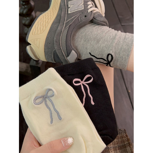 襪子女中筒襪精梳棉後跟蝴蝶結刺綉春秋季中長筒日系芭蕾風堆堆襪 襪子女中筒襪精梳棉後跟蝴蝶結刺綉春秋季中長筒日系芭蕾風堆堆襪