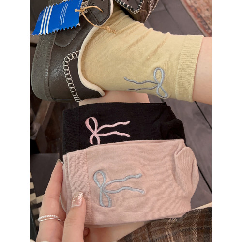 襪子女中筒襪精梳棉後跟蝴蝶結刺綉春秋季中長筒日系芭蕾風堆堆襪 襪子女中筒襪精梳棉後跟蝴蝶結刺綉春秋季中長筒日系芭蕾風堆堆襪