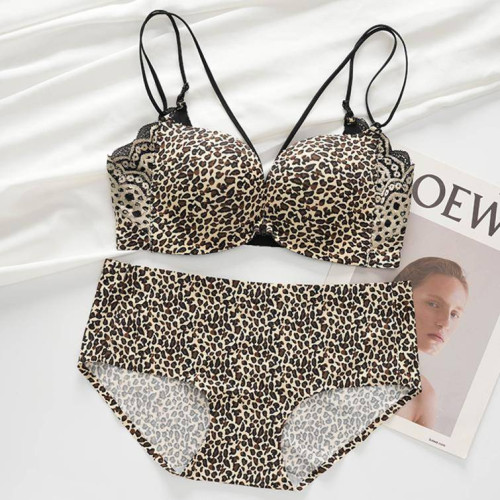 日本美背前釦文胸套裝無鋼圈內衣女小胸顯大加厚平胸無痕聚攏胸罩 日本美背前釦文胸套裝無鋼圈內衣女小胸顯大加厚平胸無痕聚攏胸罩