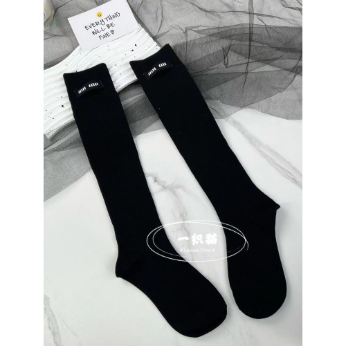 新款歐貨襪子女m布標時尚簡約中筒襪網紅款穿搭小腿襪個性及膝襪 新款歐貨襪子女m布標時尚簡約中筒襪網紅款穿搭小腿襪個性及膝襪