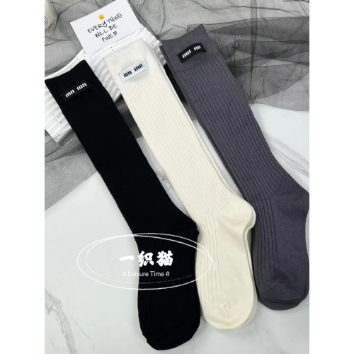 新款歐貨襪子女m布標時尚簡約中筒襪網紅款穿搭小腿襪個性及膝襪 新款歐貨襪子女m布標時尚簡約中筒襪網紅款穿搭小腿襪個性及膝襪