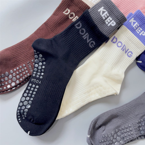 假兩件配瑜珈褲女中筒襪 地板襪秋冬加厚防滑毛巾底運動健身短襪 假兩件配瑜珈褲女中筒襪 地板襪秋冬加厚防滑毛巾底運動健身短襪