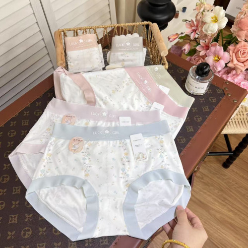 95-170斤中腰精緻碎花女棉莫全包臀柔軟親膚10A檔透氣底褲1111 95-170斤中腰精緻碎花女棉莫全包臀柔軟親膚10A檔透氣底褲1111