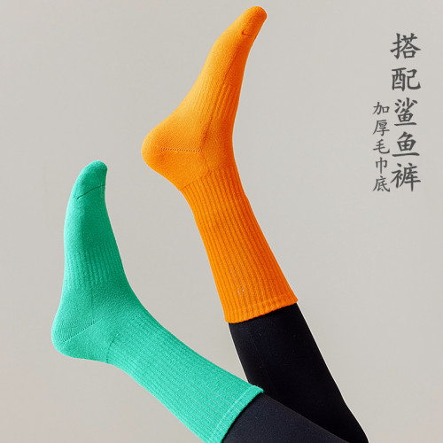 加厚毛巾底女瑜珈襪純色運動長筒中筒襪彩色毛巾襪配鯊魚褲的襪子 加厚毛巾底女瑜珈襪純色運動長筒中筒襪彩色毛巾襪配鯊魚褲的襪子