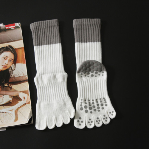 撞色羅紋防滑減震高彈棉質普拉提瑜珈五指中筒襪