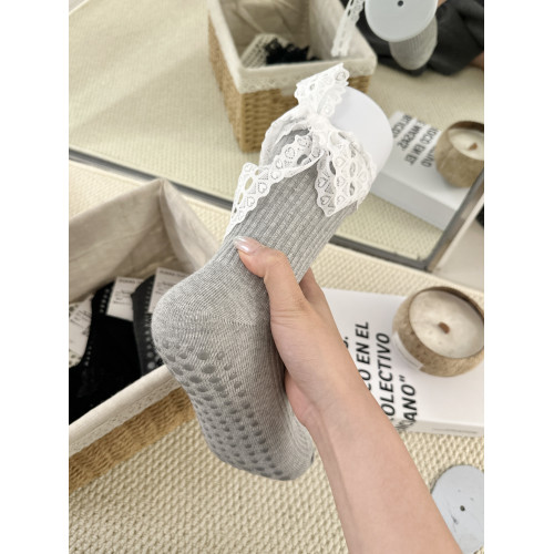 祖兒兔兔蕾絲綁帶防滑瑜珈襪 祖兒兔兔蕾絲綁帶防滑瑜珈襪