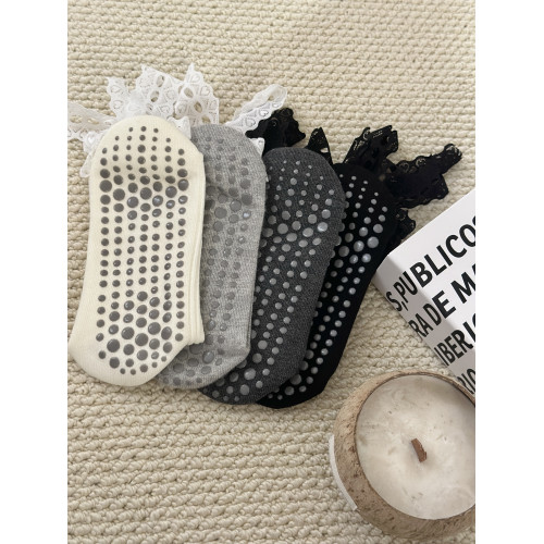 祖兒兔兔蕾絲綁帶防滑瑜珈襪 祖兒兔兔蕾絲綁帶防滑瑜珈襪