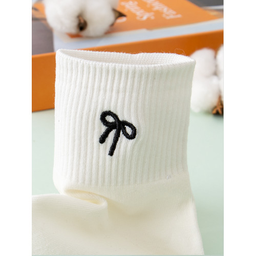 刺綉襪子女款中筒襪春秋款女士棉襪黑色白色運動女生短筒襪秋冬季 刺綉襪子女款中筒襪春秋款女士棉襪黑色白色運動女生短筒襪秋冬季