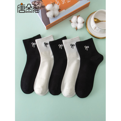 刺綉襪子女款中筒襪春秋款女士棉襪黑色白色運動女生短筒襪秋冬季 刺綉襪子女款中筒襪春秋款女士棉襪黑色白色運動女生短筒襪秋冬季