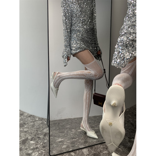 LuckSocks|2026春夏鏤空蕾絲網襪優雅禦姐風時髦白絲連褲吊帶襪 LuckSocks|2026春夏鏤空蕾絲網襪優雅禦姐風時髦白絲連褲吊帶襪