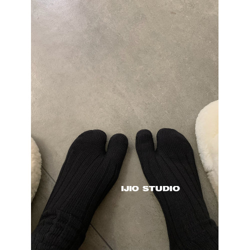 IJIO 秋冬粗針純色分趾襪日系復古二趾堆堆棉襪Tabi搭配襪加厚 IJIO 秋冬粗針純色分趾襪日系復古二趾堆堆棉襪Tabi搭配襪加厚