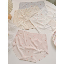 草莓酪酪~超薄冰絲涼感無痕短褲超柔軟蜜桃臀速乾裸感內褲大碼女