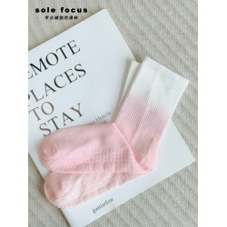 新款矽膠漸變瑜珈襪女專業防滑普拉提運動健身中筒襪防汗休閒襪