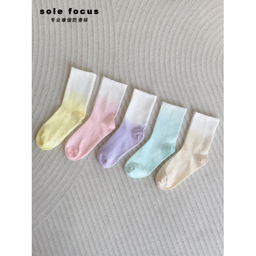 新款矽膠漸變瑜珈襪女專業防滑普拉提運動健身中筒襪防汗休閒襪 新款矽膠漸變瑜珈襪女專業防滑普拉提運動健身中筒襪防汗休閒襪