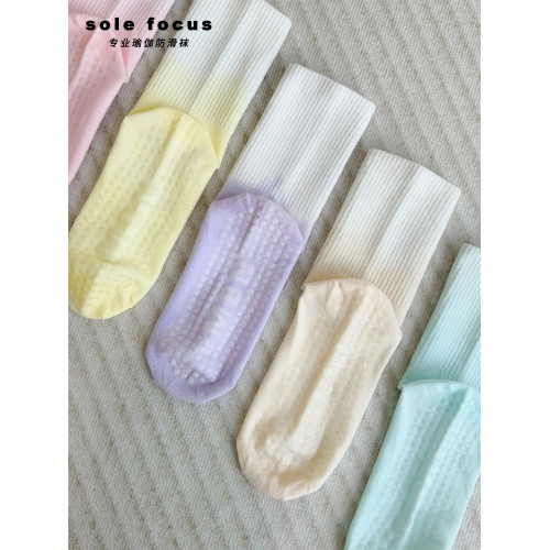 新款矽膠漸變瑜珈襪女專業防滑普拉提運動健身中筒襪防汗休閒襪 新款矽膠漸變瑜珈襪女專業防滑普拉提運動健身中筒襪防汗休閒襪