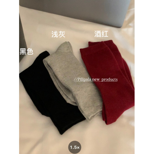 “一顆樹莓”安哥拉紅襪子酒紅色襪子女中筒堆堆襪純棉款學院韓系 “一顆樹莓”安哥拉紅襪子酒紅色襪子女中筒堆堆襪純棉款學院韓系