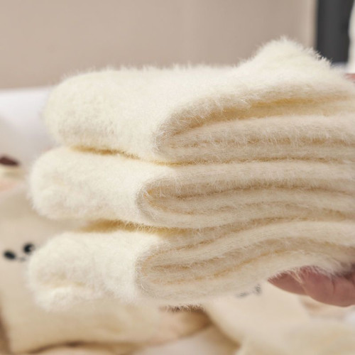 白色襪子女秋冬季保暖水貂絨睡眠居家襪刺綉搞怪表情冬天女士中筒 白色襪子女秋冬季保暖水貂絨睡眠居家襪刺綉搞怪表情冬天女士中筒